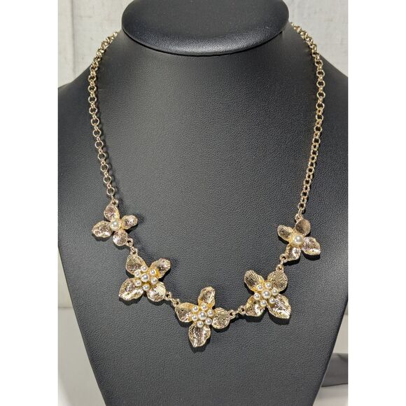 Flower with Pearl Necklace Bracelet - Picture 2 of 9